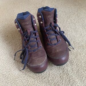 Teva Ahnu purple Hiking Boots